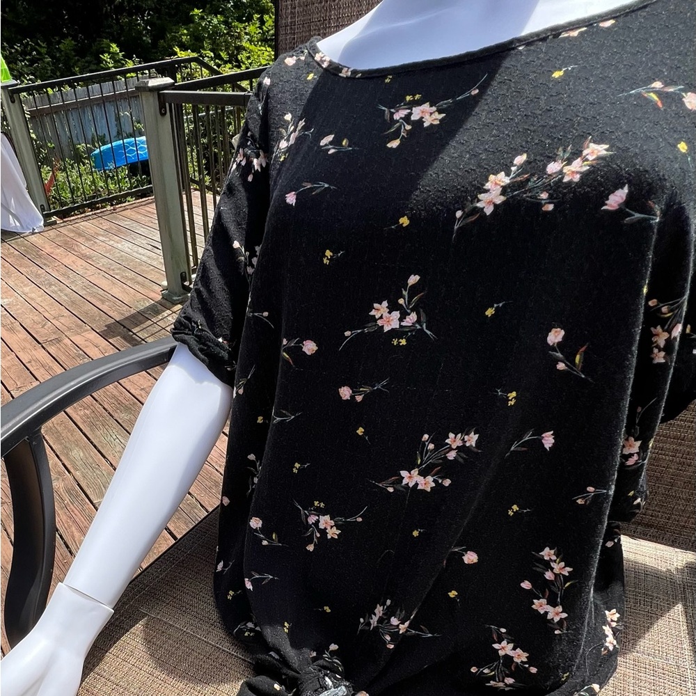 Front tie up Buffalo David Bitton Black Floral Blouse. Size L.
